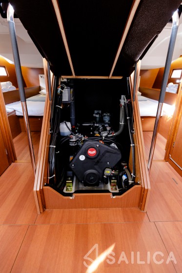 Oceanis 51.1 - Yacht Charter Sailica