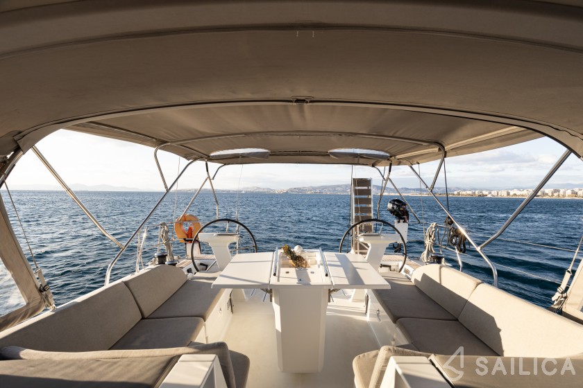 Oceanis 51.1 - Yacht Charter Sailica