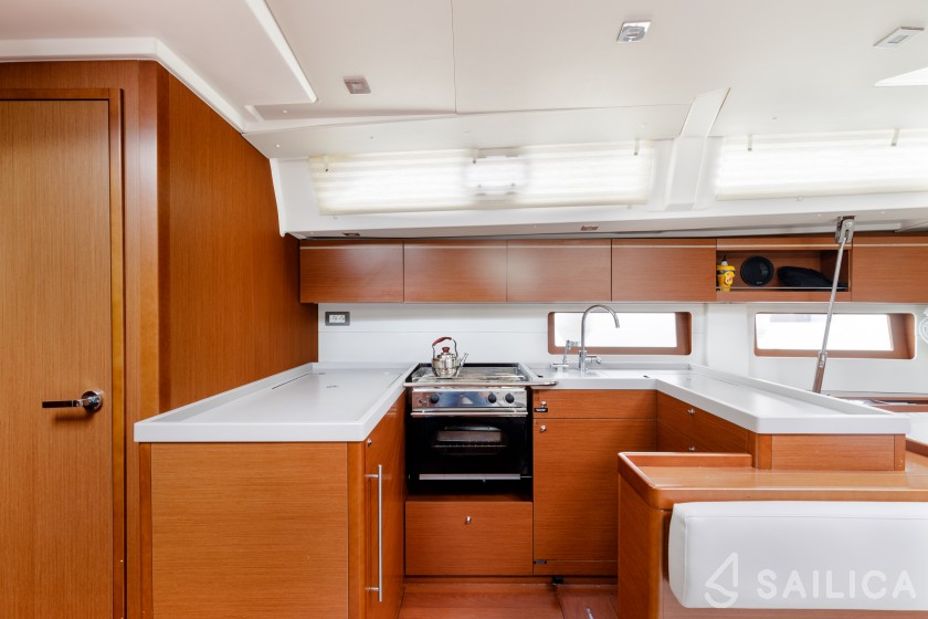 Oceanis 51.1 - Yacht Charter Sailica
