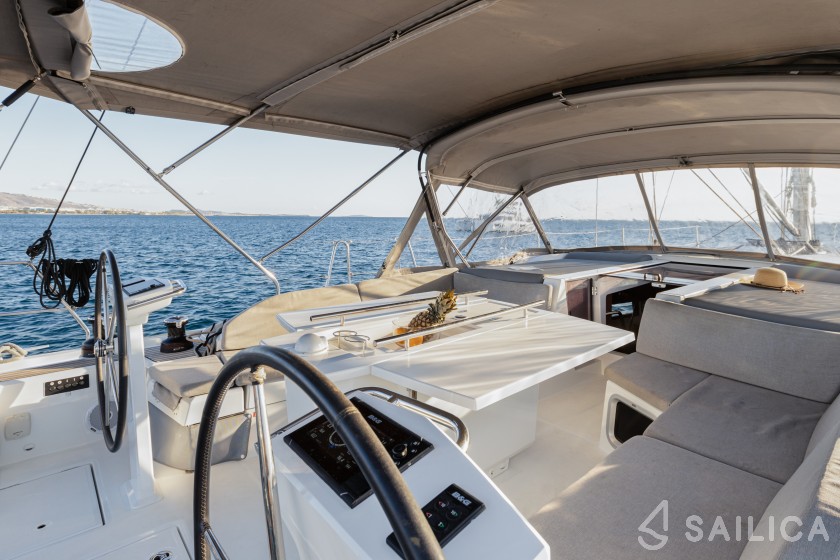 Oceanis 51.1 - Yacht Charter Sailica