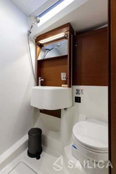 Oceanis 51.1 - Yacht Charter Sailica