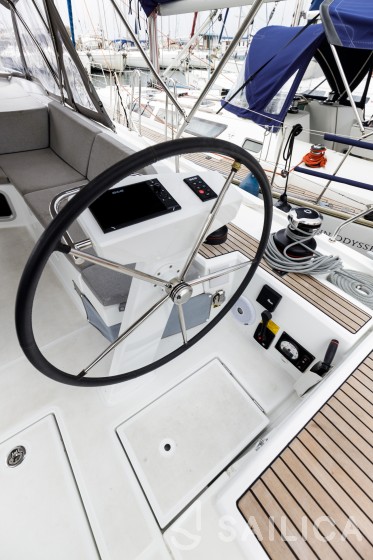 Oceanis 51.1 - Yacht Charter Sailica