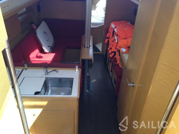Elan 350 - Yacht Charter Sailica