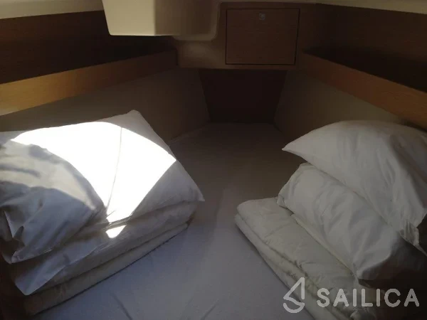 Elan 350 - Yacht Charter Sailica