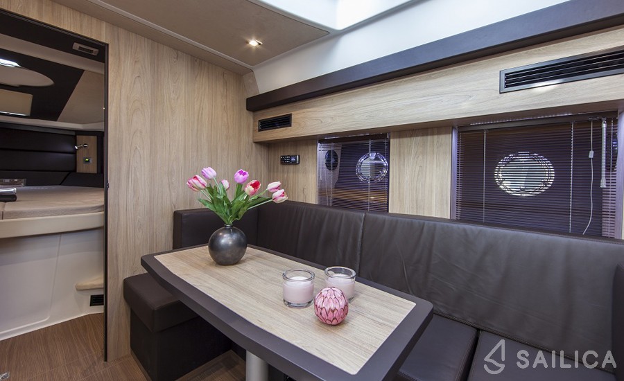 Cranchi M44 HT - Yacht Charter Sailica