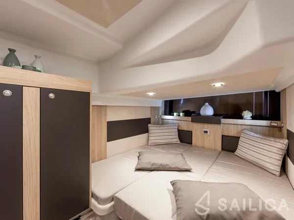 Cranchi M44 HT - Yacht Charter Sailica