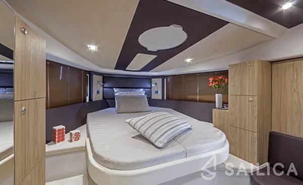 Cranchi M44 HT - Yacht Charter Sailica