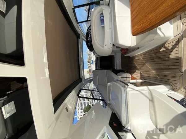 Cranchi M44 HT - Yacht Charter Sailica