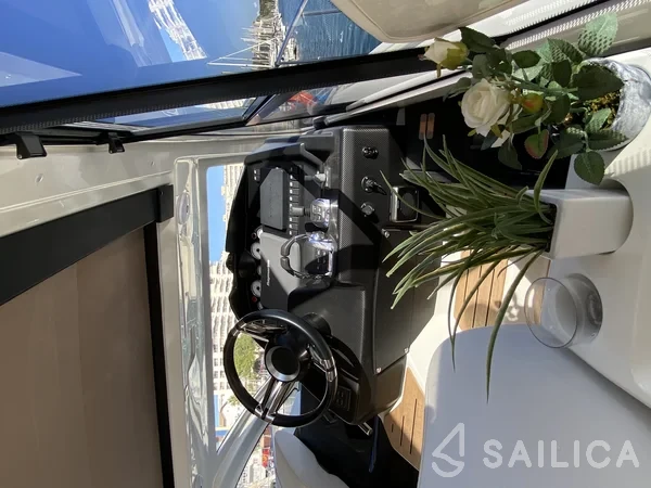 Cranchi M44 HT - Yacht Charter Sailica