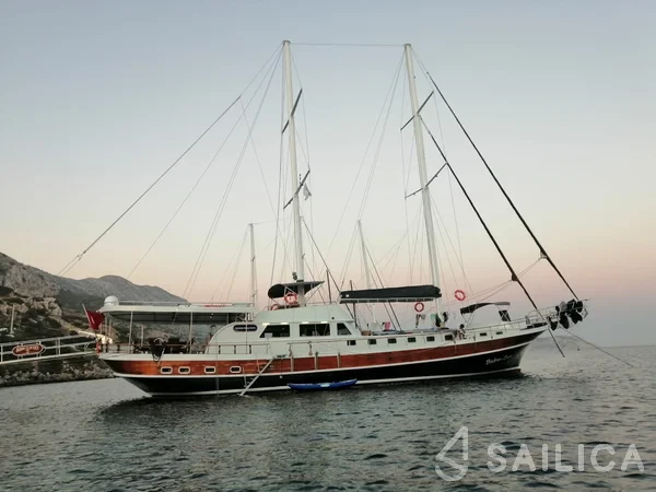 Gulet - Yacht Charter Sailica