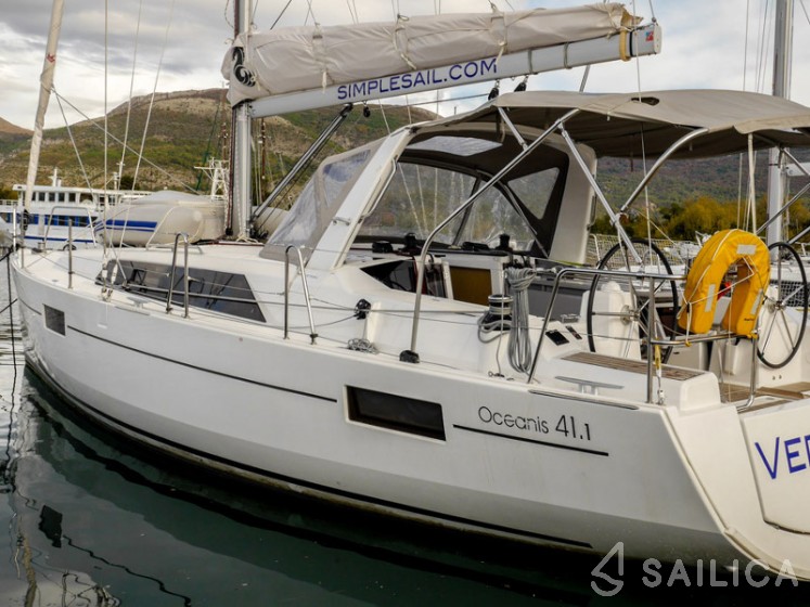 Oceanis 41.1 - Yacht Charter Sailica
