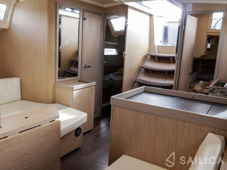Oceanis 41.1 - Yacht Charter Sailica