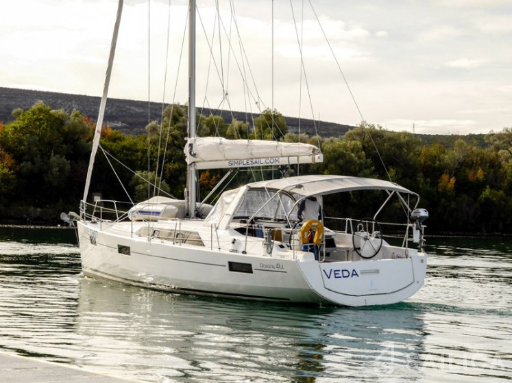 Oceanis 41.1 - Yacht Charter Sailica