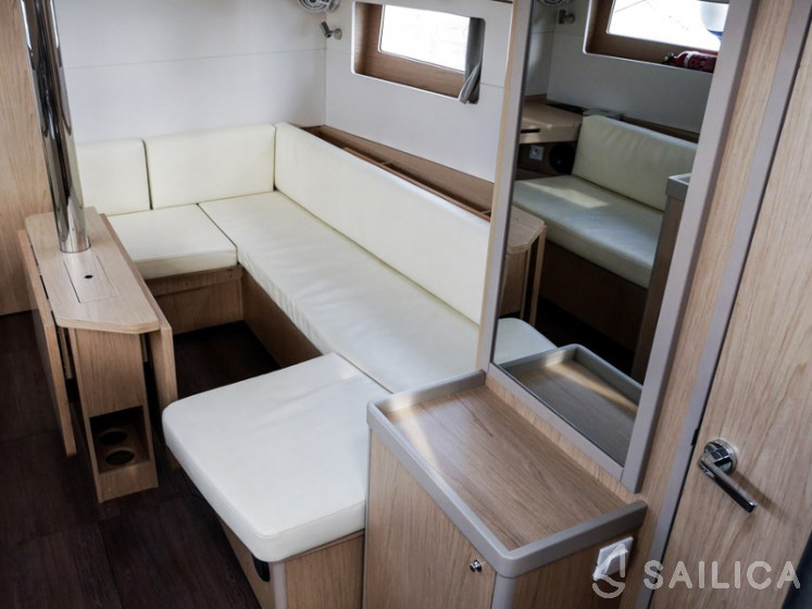 Oceanis 41.1 - Yacht Charter Sailica