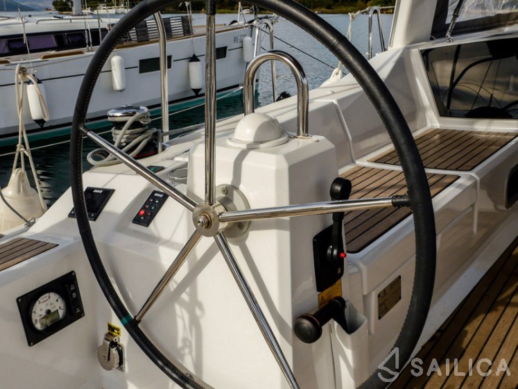Oceanis 41.1 - Yacht Charter Sailica