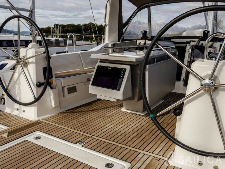 Oceanis 41.1 - Yacht Charter Sailica