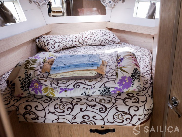 Oceanis 41.1 - Yacht Charter Sailica