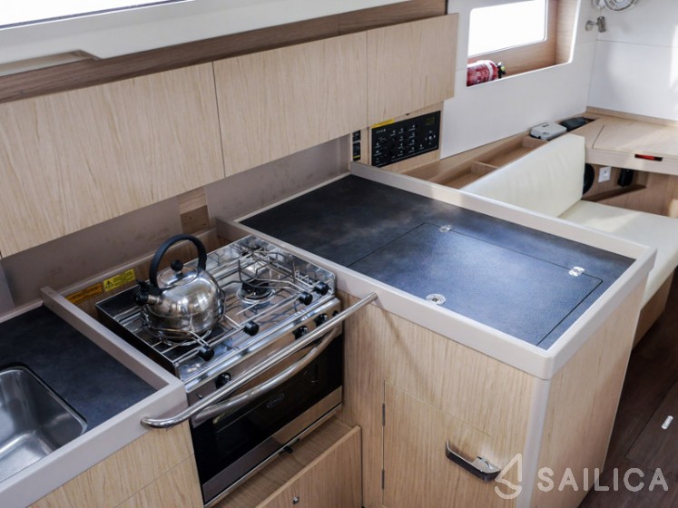 Oceanis 41.1 - Yacht Charter Sailica
