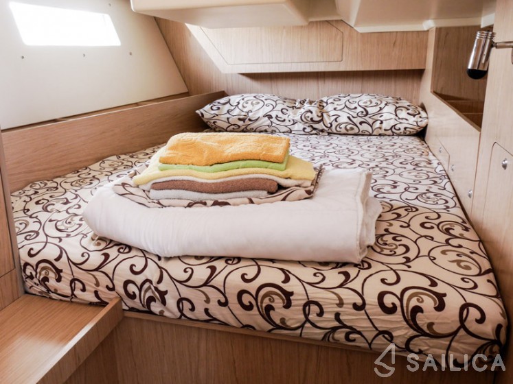 Oceanis 41.1 - Yacht Charter Sailica