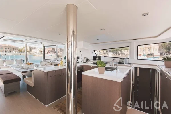 Bali 5.4. - Yacht Charter Sailica
