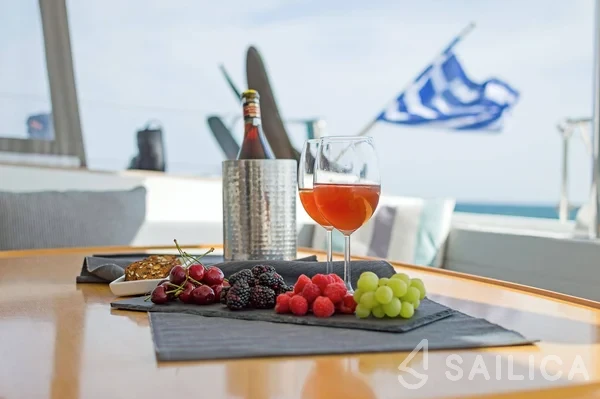 Lagoon 500 - Yacht Charter Sailica