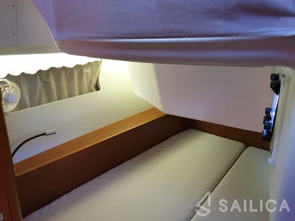 Oceanis 41 - Yacht Charter Sailica