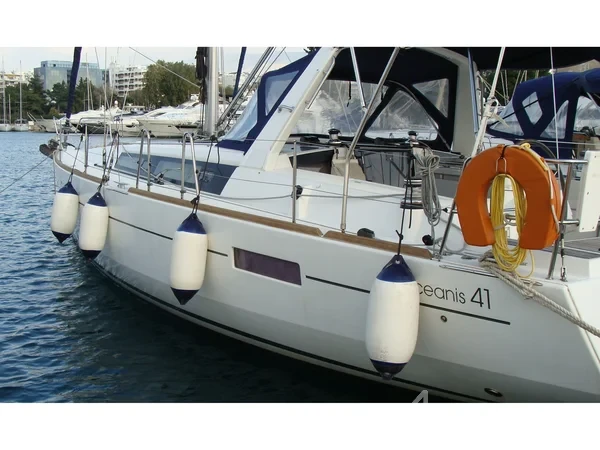 Oceanis 41 - Yacht Charter Sailica