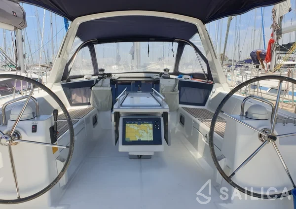 Oceanis 41 - Yacht Charter Sailica