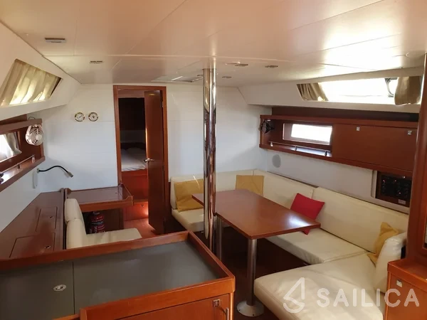Oceanis 41 - Yacht Charter Sailica