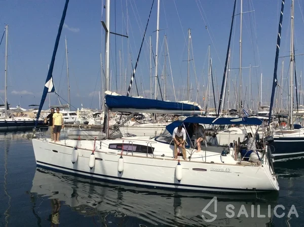 Oceanis 43 - Yacht Charter Sailica