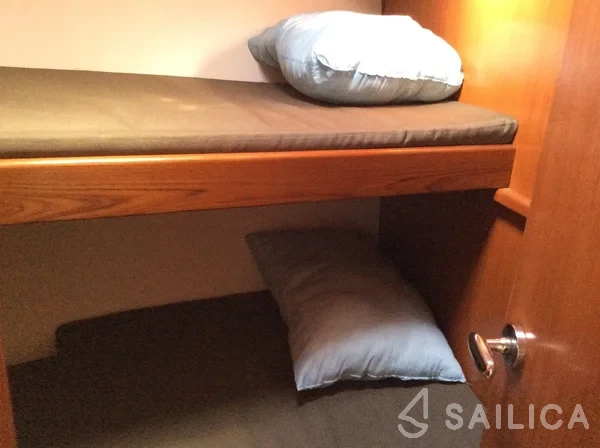 Oceanis 43 - Yacht Charter Sailica