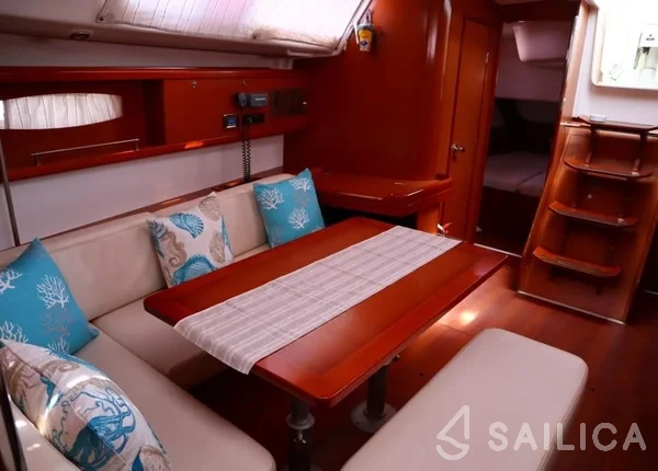 Oceanis 43 - Yacht Charter Sailica