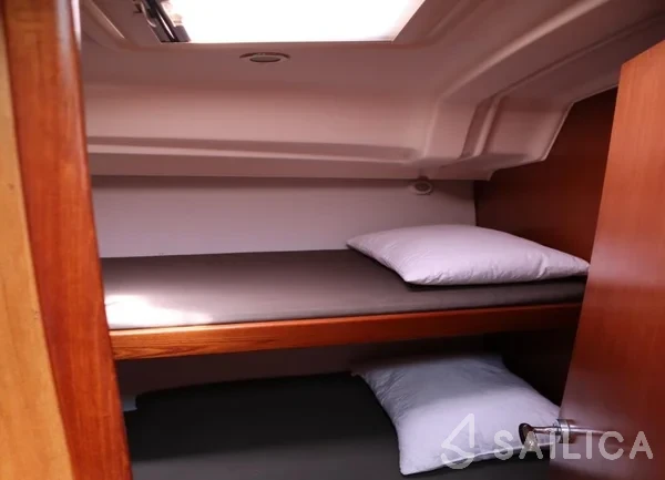 Oceanis 43 - Yacht Charter Sailica