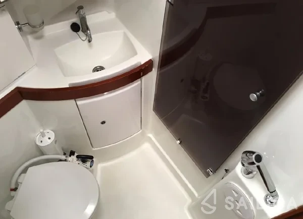 Oceanis 43 - Yacht Charter Sailica