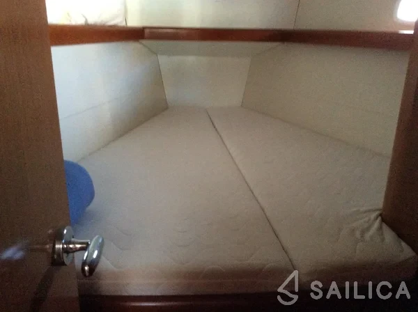 Oceanis 43 - Yacht Charter Sailica