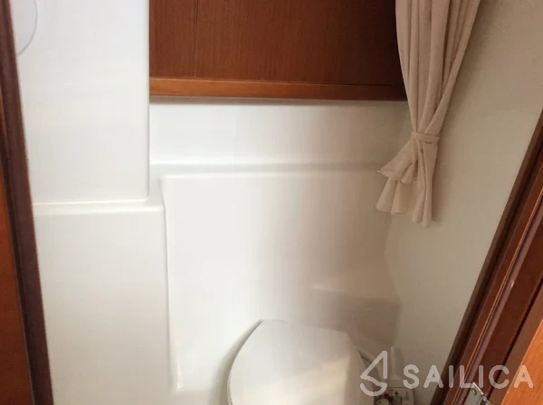 Oceanis 43 - Yacht Charter Sailica