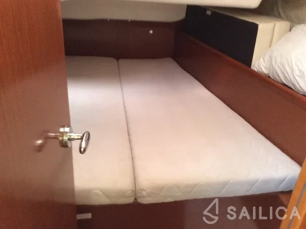 Oceanis 43 - Yacht Charter Sailica