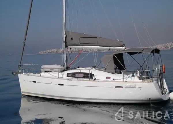 Oceanis 43 - Yacht Charter Sailica