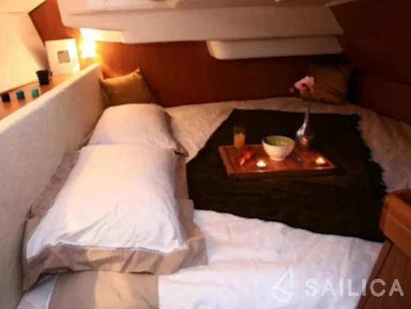 Sun Odyssey 39 DS - Yacht Charter Sailica