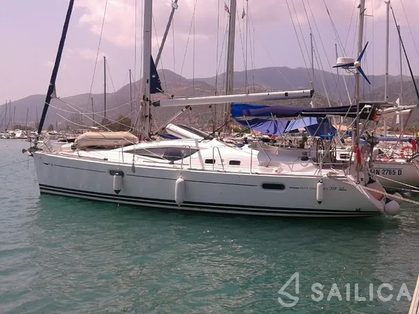 Sun Odyssey 39 DS - Yacht Charter Sailica