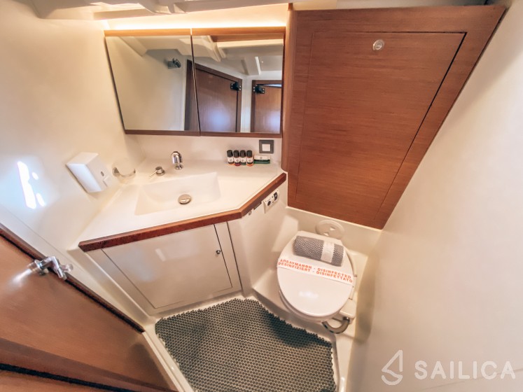 Oceanis 46.1 - Yacht Charter Sailica
