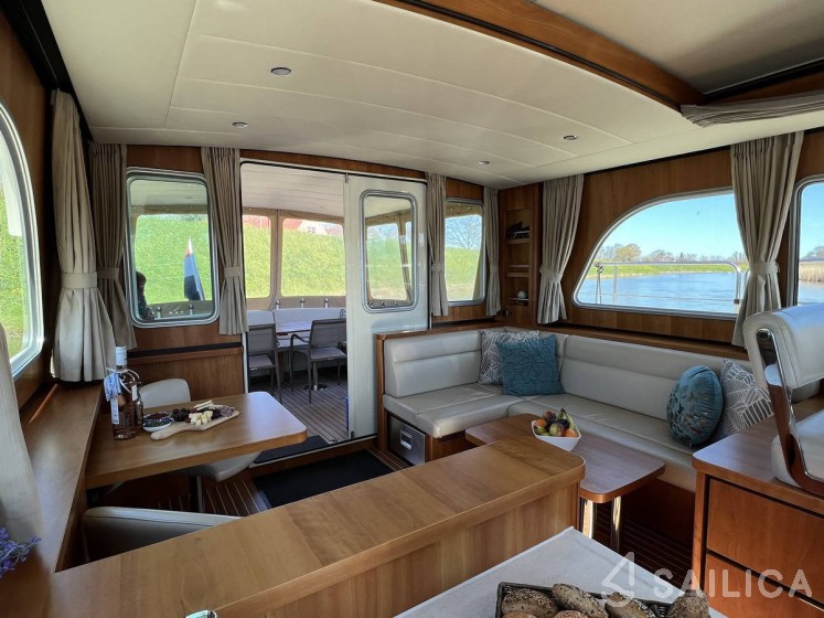 Linssen Grand Sturdy 40.0 Sedan - Yacht Charter Sailica
