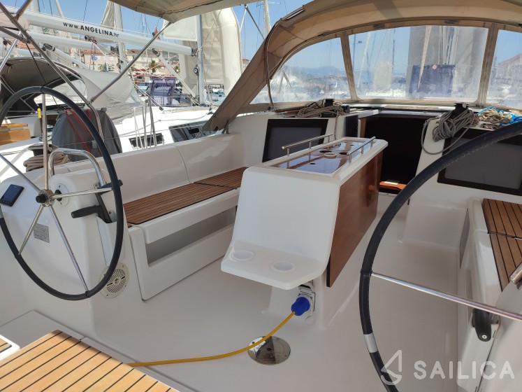 Dufour 412 GL - Yacht Charter Sailica