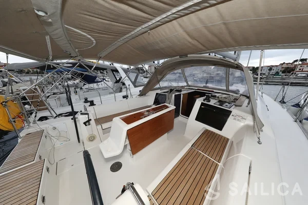 Dufour 412 GL - Yacht Charter Sailica