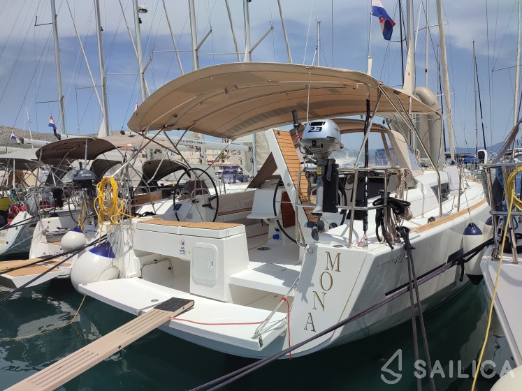 Dufour 412 GL - Yacht Charter Sailica