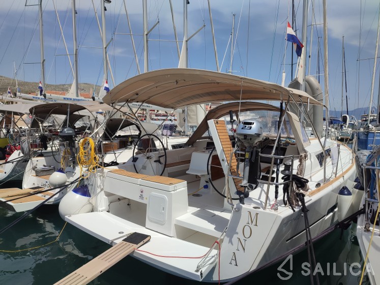 Dufour 412 GL - Yacht Charter Sailica
