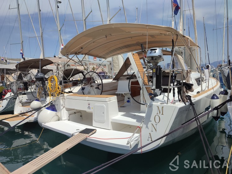 Dufour 412 GL - Yacht Charter Sailica