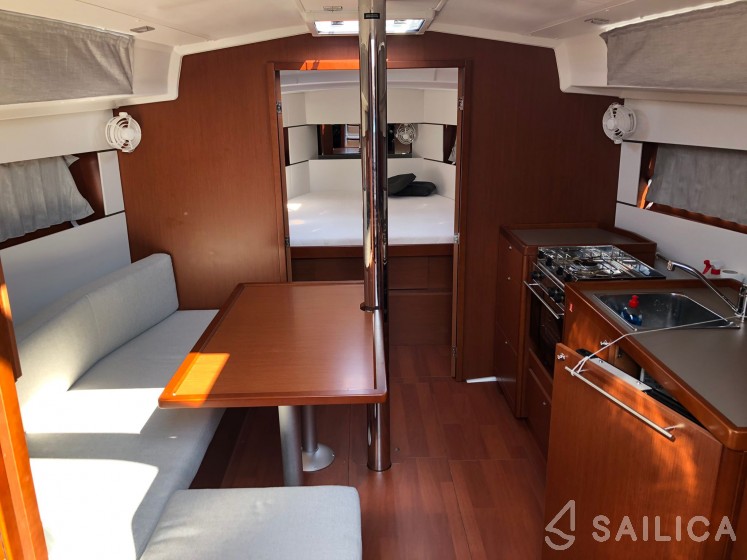 Oceanis 38.1 - Yacht Charter Sailica