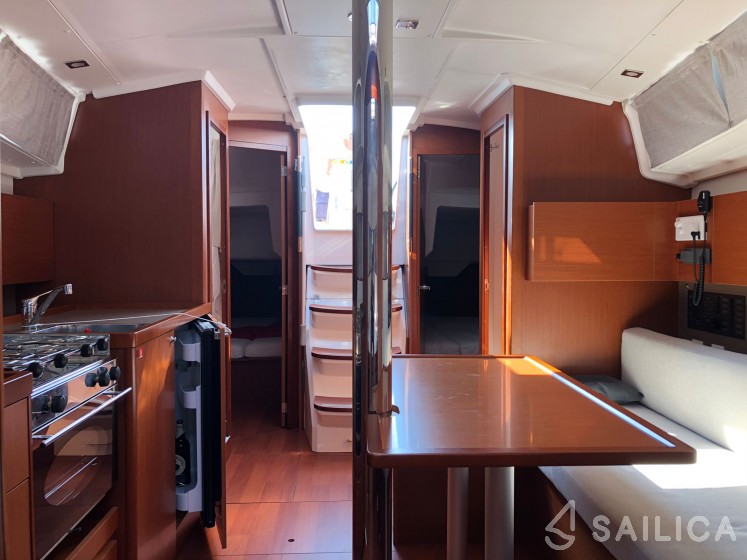 Oceanis 38.1 - Yacht Charter Sailica