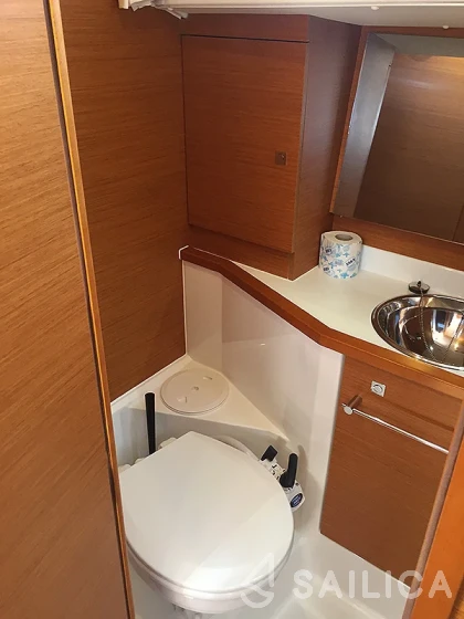 Sun Odyssey 389 - Yacht Charter Sailica